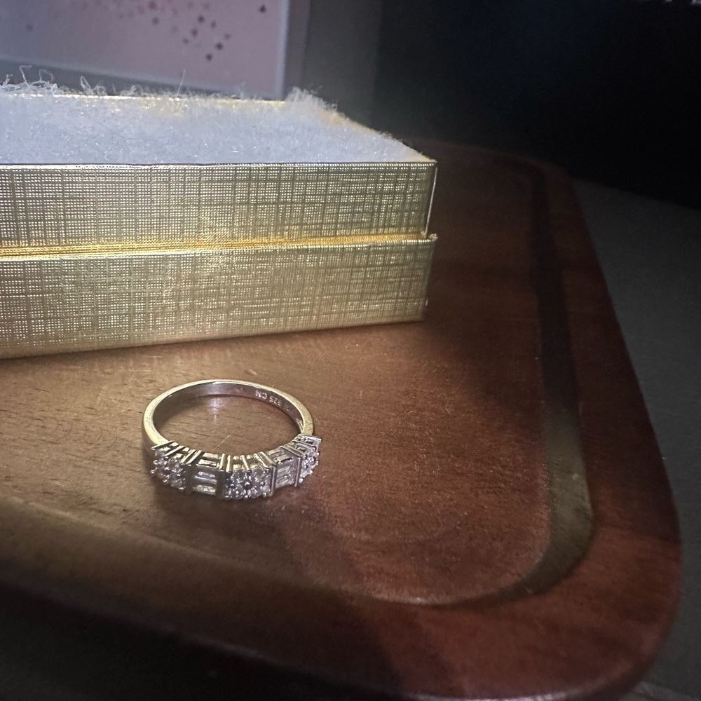 Ring size 8.0 - Picture 2 of 4